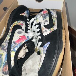 Nike sb dunks supreme size 11